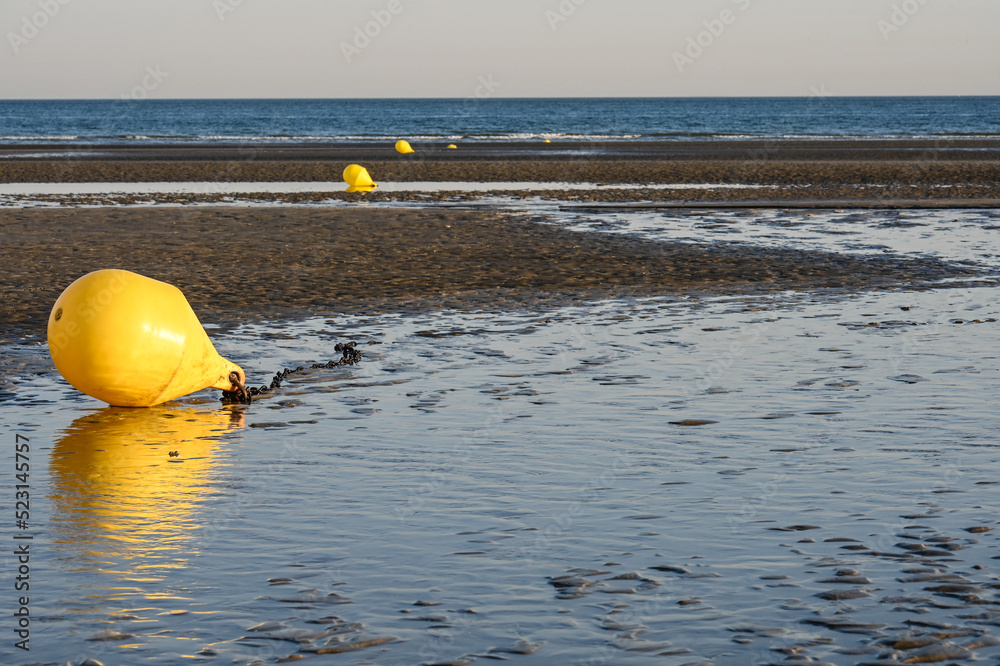 Belgique Flandre mer du nord Littoral côte belge plage ocean vacances Vlanderen Belgie Belgium bouée sécurité baignade