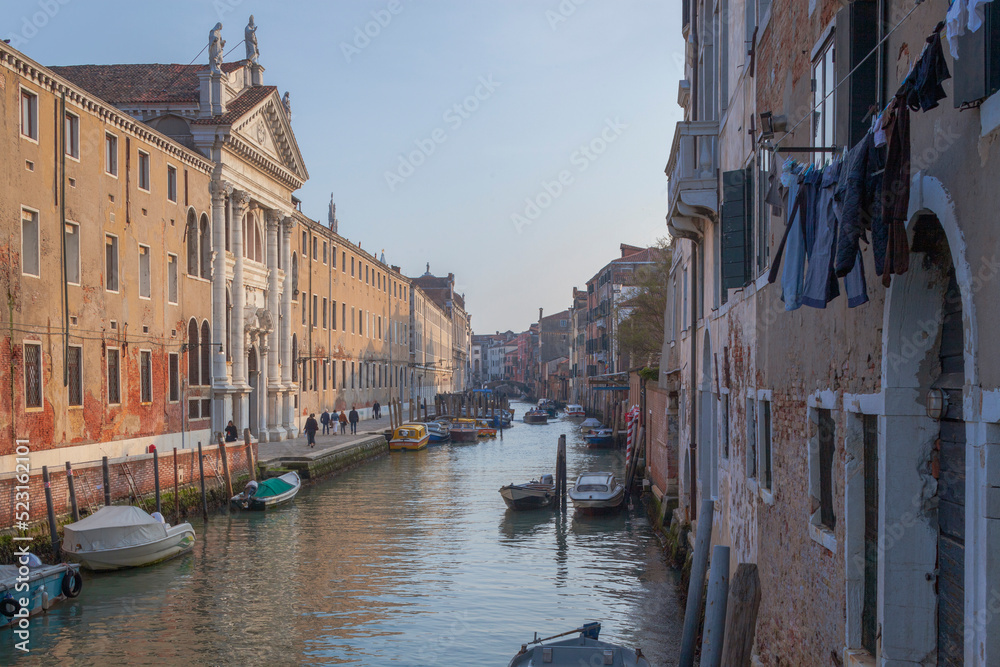 Venezia.


···
Rio dei Mendicanti terrapieno vicino Ospedale di Venezia, Fondamenta mendicanti e San Lazzaro dei Mendicanti, o la chiesa di San Lazzaro 
