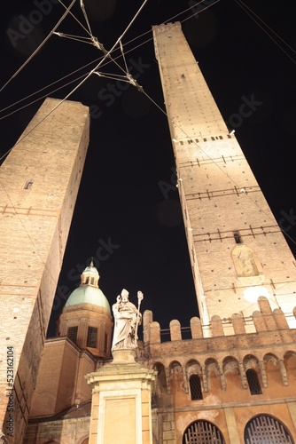 Bologna. Le due Torri: Garisenda e degli Asinelli
 photo