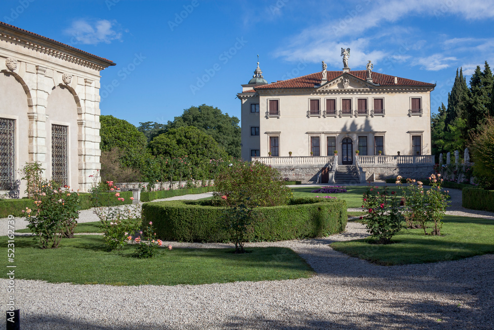 Vicenza. Facciata di Villa Valmarana ai Nani con giardino