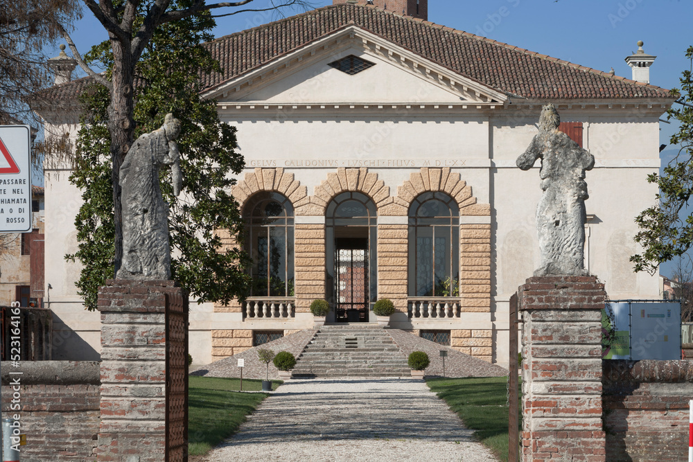 Caldogno, Vicenza. Omonima villa di Palladio, ingresso con facciata
