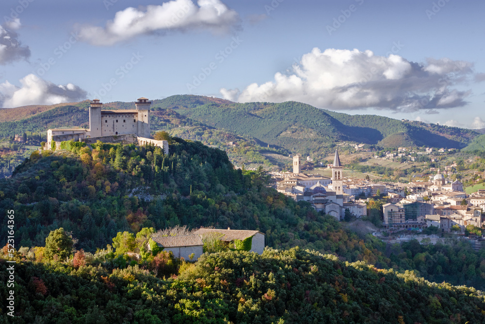 Spoleto, Perugia. Panorama della cittadina con la Rocca di Albornoz