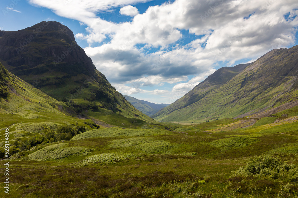 Ein wunderschöner Tag für eine Wanderung durch die schottischen Highlands