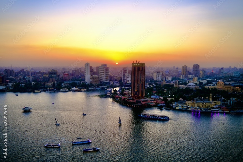 Unglaublicher Sonnenuntergang über Kairo Ägypten