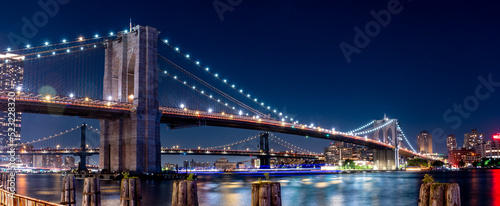 Obraz na plátně Wide Angle Panorama of the Brooklyn Bridge At Night With Clear Skies