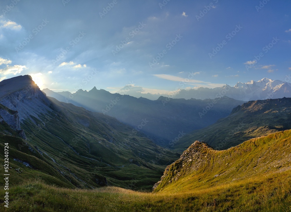 Paysage - Col Anterne - Mont blanc - Lever de soleil - stries de lumières - 