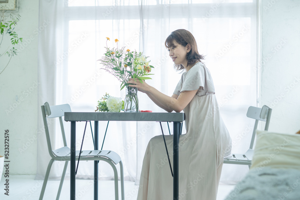 Obraz premium 女性 ライフスタイル フラワー