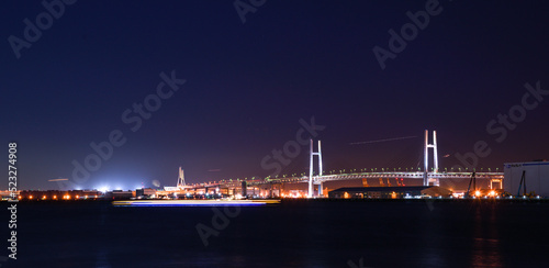 横浜ベイブリッジの夜景 © YUKI