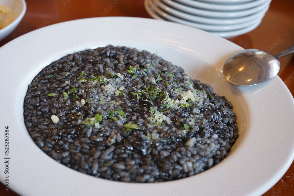 Italian Food, Black Squid Ink Risotto - イタリア料理 イカ墨 リゾット Italian Food, Black Squid Ink Risotto - イタリア料理 イカ墨 リゾット