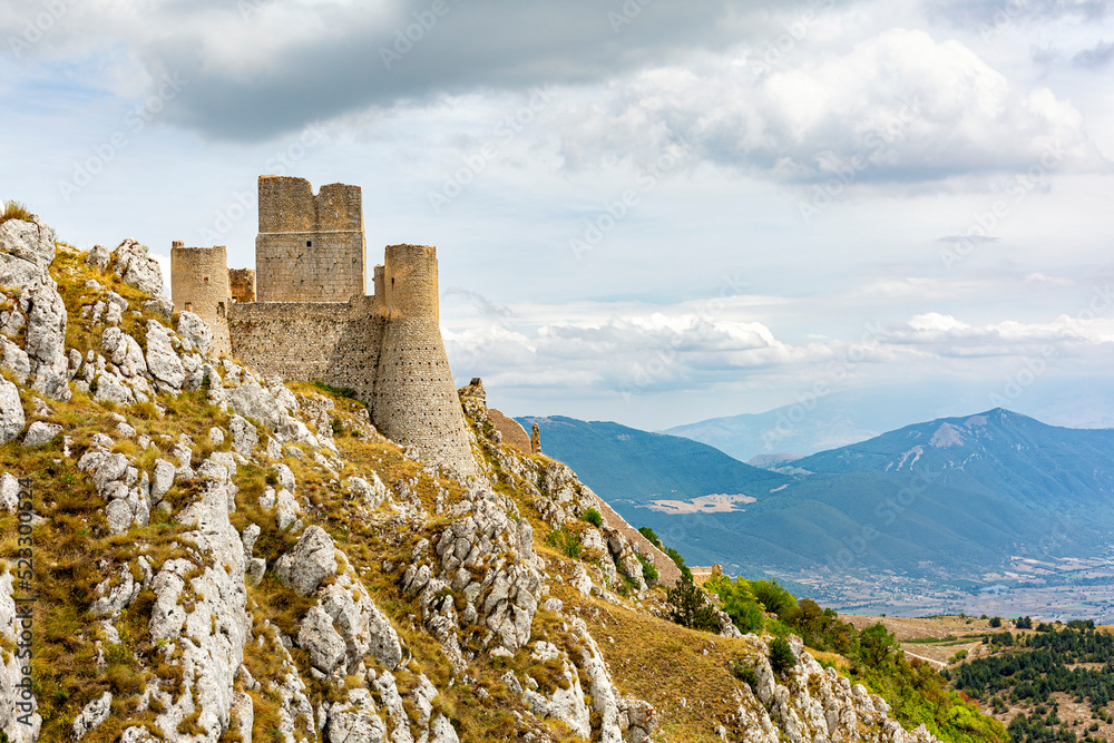 Φωτογραφία The Castle of Rocca Calascio is a mountain top fortress  in Abruzzo, central Italy, Europe