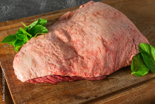 Foto Whole Brazilian picanha, on cutting board