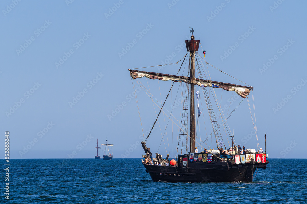 Kogge auf der Ostsee während der Hanse Sail in Rostock