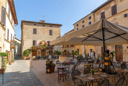 Cozy town square with restaurant in Pienza