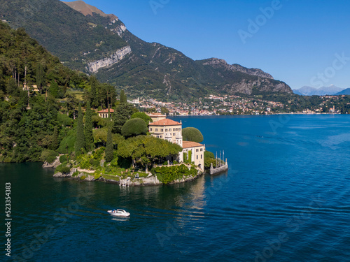Obraz na płótnie Aerial view of the Villa del Balbianello on the Lake Como w salonie