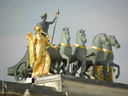 Statue a Parigi