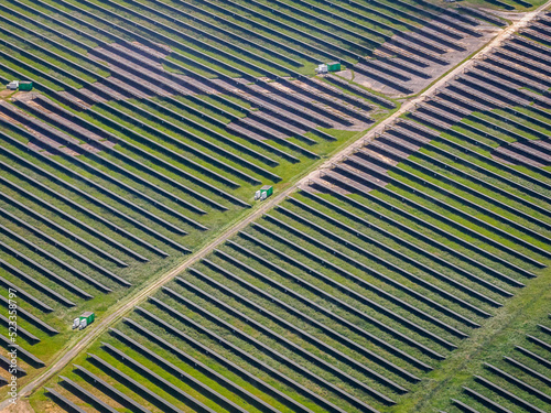 vue aérienne de panneaux solaires à Senonches en Eure-et-Loir en France