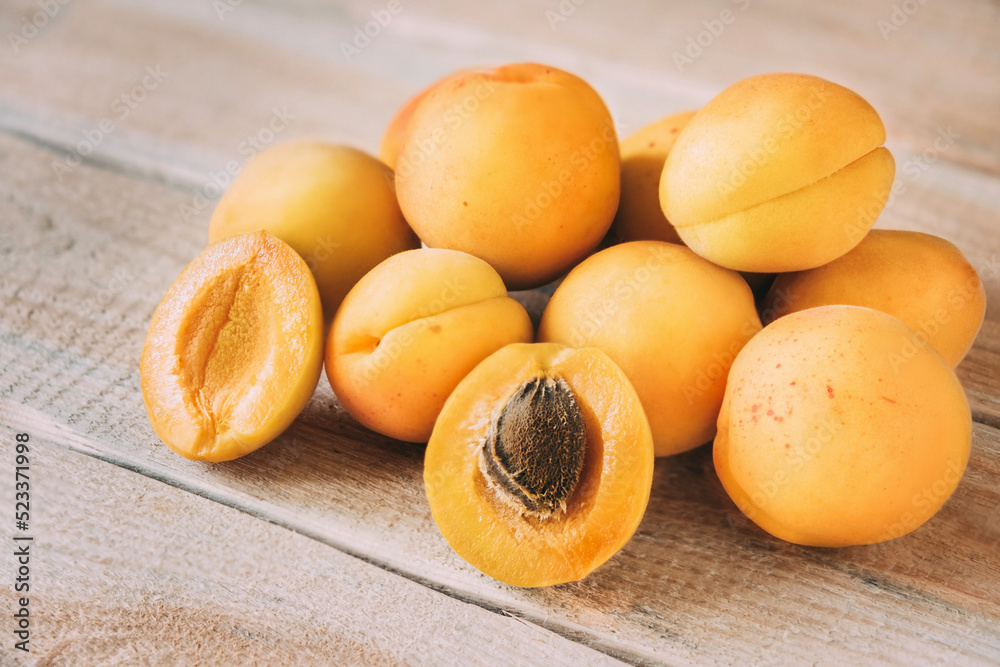 fruit, organic, apricots, background, wooden, sweet, healthy, ripe, food, orange, fresh, apricot, yellow, closeup, nature, summer, raw, group, delicious, harvest, tree, vegetarian, object, juicy, half