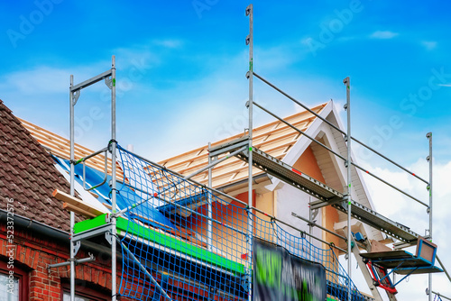 Construction work on the house. Extend living space with gable roof dormer. Building a dormer. Bauarbeiten am Haus. Wohnraum mit Satteldachgaube erweitern. photo