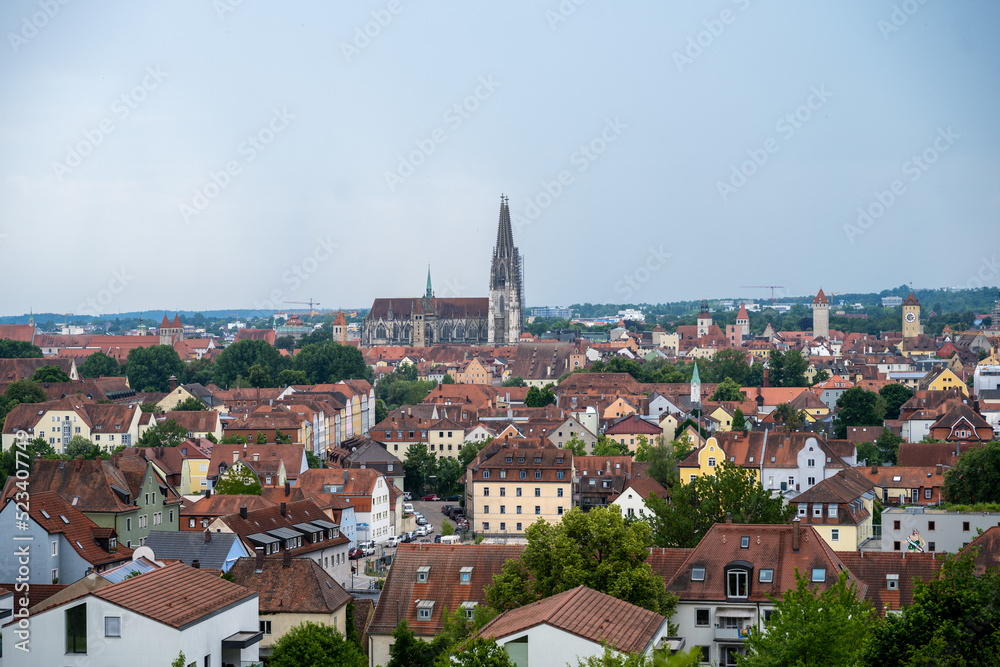 Panorama von Regensburg an einem bewölkten Tag