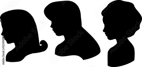 Vector. Silueta de retratos de perfil de tres mujeres diversas juntas tipo cartoon. Ilustración negra sobre fondo blanco.