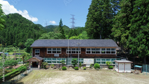 木造校舎の小学校