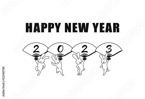 2023年　令和五年　2023の扇子を持って踊るうさぎのシンプルな年賀状　白黒