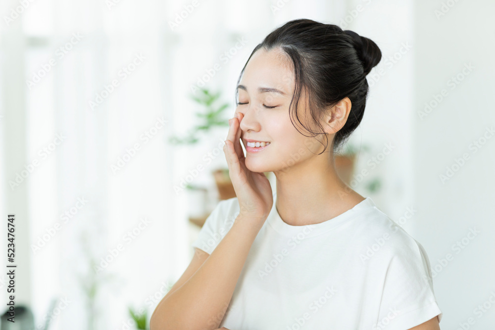 若い女性のスキンケア