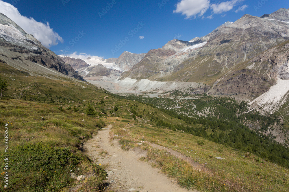 Sentier du Matterhorn Trail sous le cervin