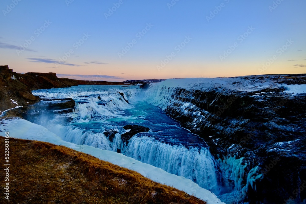 Island Gullfoss Wasserfall Sonnenuntergang

