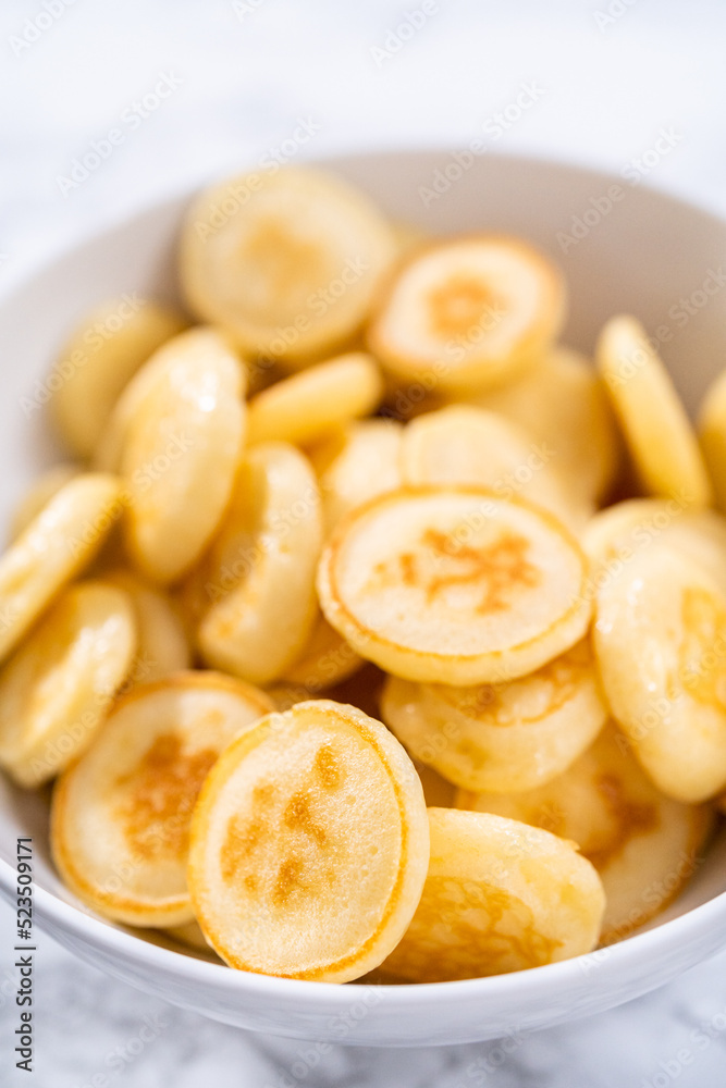 Mini pancake cereal