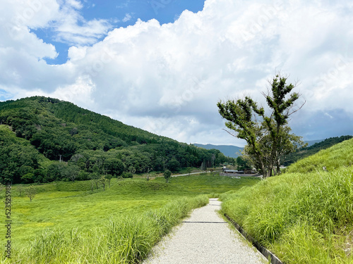 空と草原と山 砥峰高原