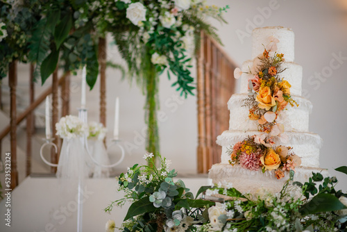 Fototapeta Naklejka Na Ścianę i Meble -  Beautiful wedding cake with blur background