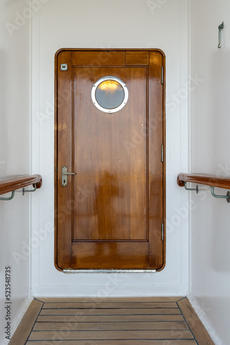Obraz na płótnie Wooden hatch on an historic boat w salonie