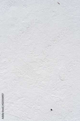凸凹した白い壁の背景素材