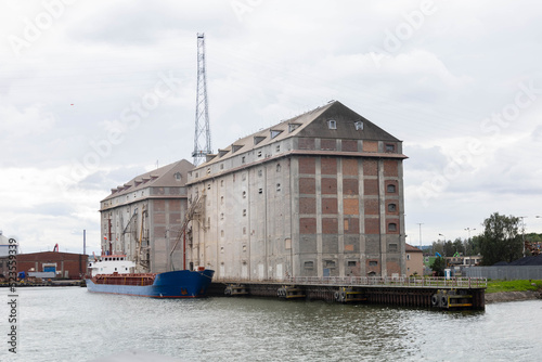 big grain storage in shipyard © CR