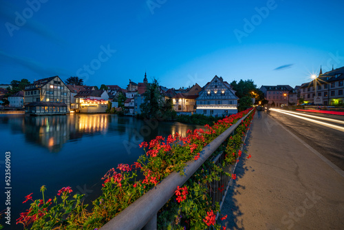 Die Bischofsmühlbrücke in Bamberg in der blauen Stunde
