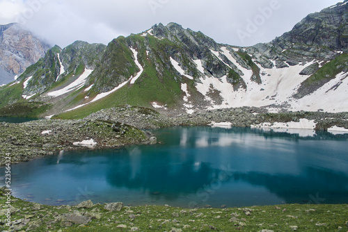 Fototapeta Naklejka Na Ścianę i Meble -  Lake with blue water surrounded by mountains.