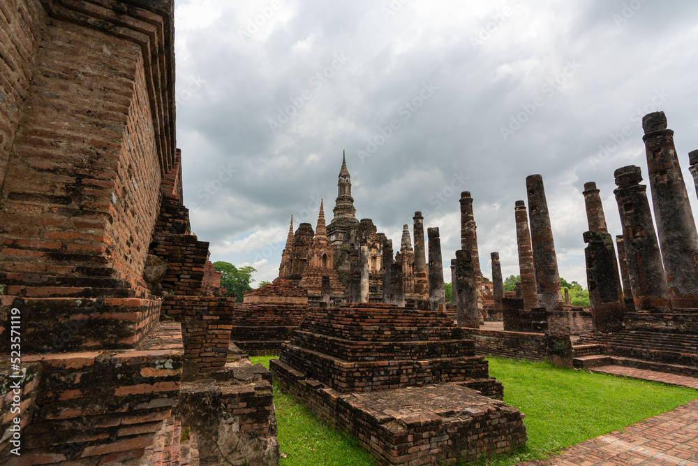 Naklejka premium Sukhothai Historical Park It is an important temple of Sukhothai. Inside there is an important historical site. Pagoda Mahathat in the shape of Phum Khao Bin
