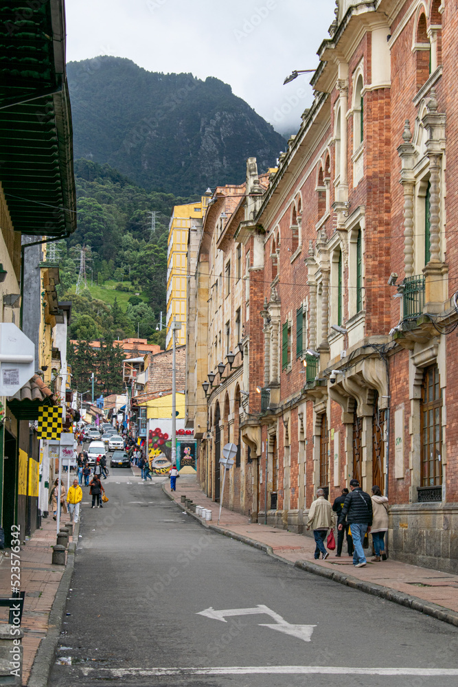 Tarde nublada en la ciudad de Bogotá (COLOMBIA), en el centro histórico en zonas de la Candelaria, plaza Núñez, av jmenez y eje ambiental.