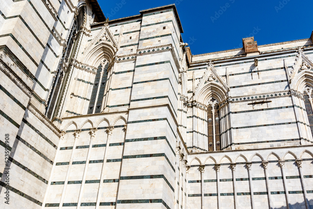 Fototapeta premium Exterior of the Siena cathedral (Duomo si Siena) in Siena, Tuscany, Italy, Europe