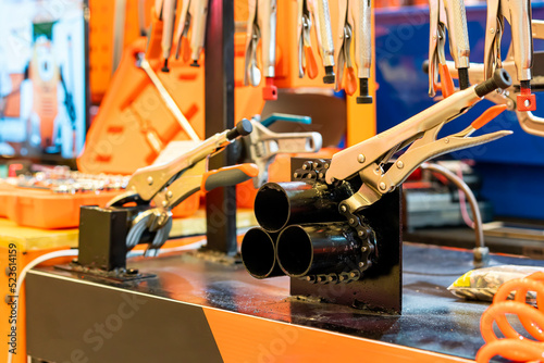 Wall Mural locking chain pliers for fix or clamp during lock 3 metal or steel pipe in manuf