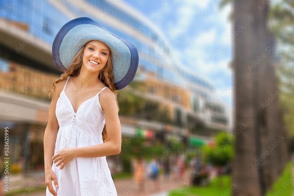 Fototapeta premium A tourist woman on family holidays look at the beautiful cityscape