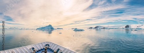 Foto antarktische Eisberg Landschaft in der Cierva Cove - ein tiefer Meeresarm an der