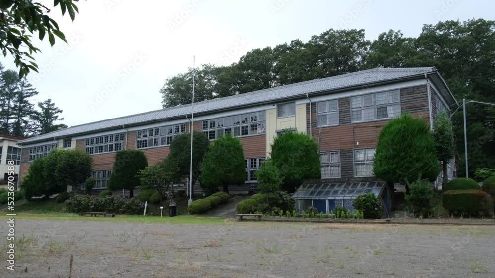 校舎と運動場 校舎と運動場