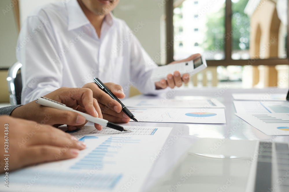 Fototapeta premium Asisan businessman teamwork meeting and discussing the investment data and report graph.