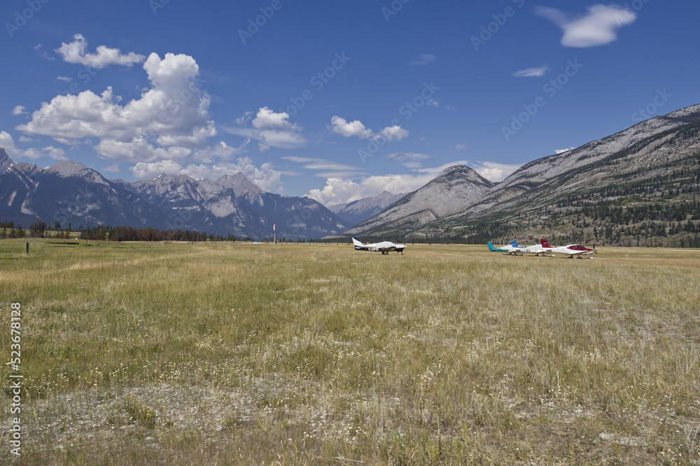 Fototapeta premium Mountain Scenery in Jasper National Park
