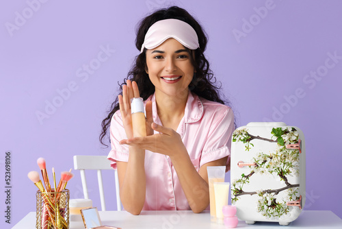 Woman with small cosmetic r...