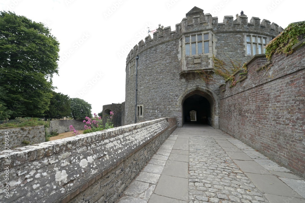 Obraz premium The entrance to a Medieval coastal fortress in the UK. 