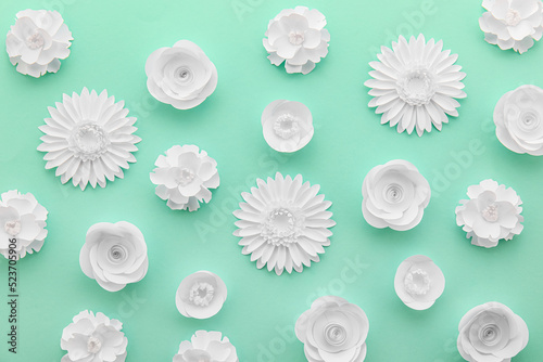 Different origami flowers o...