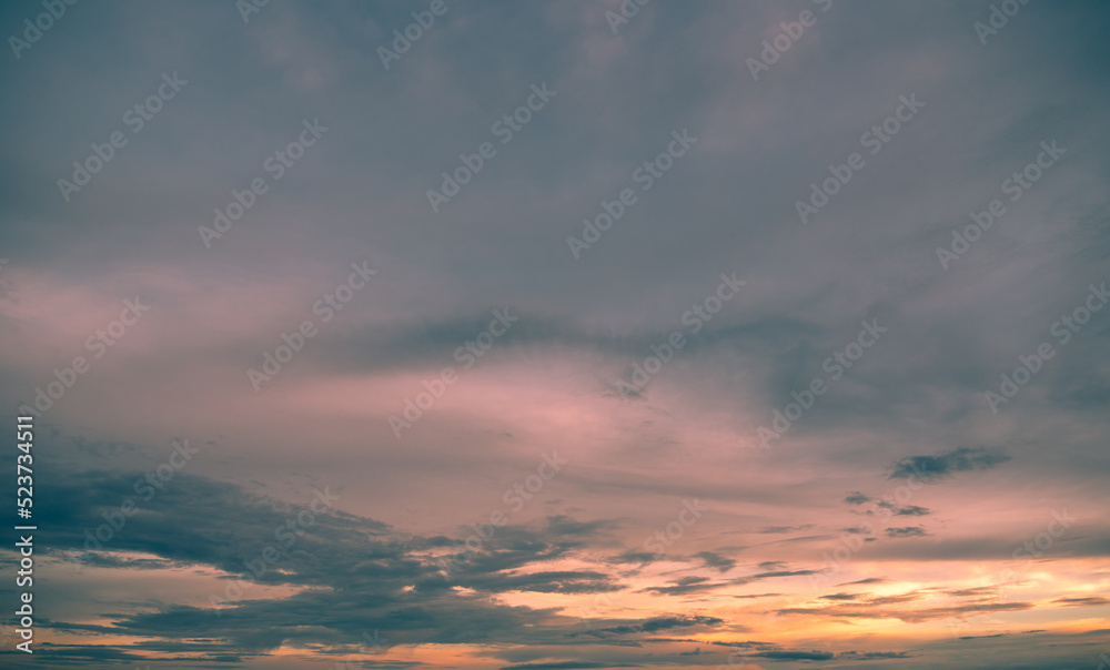 Obraz premium sunset sky background. beautiful sunset sky background.